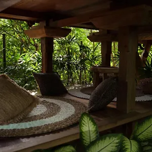 Roots Tree House , Uluwatu Indonesië