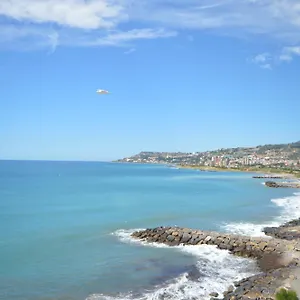 https://residenza-marina-riva-ligure.hotelitalianriviera.com