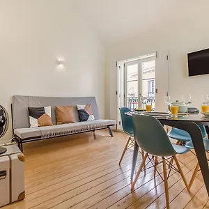 design-apartment-in-typical-alfama.hotels-lisbon-portugal.com/